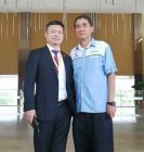 广东省参茸协会会长黄岳招先生（左）与马来西亚燕窝商联合会会长拿督李广兴先生（右）合影