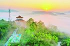 在广州市增城区正果镇西湖滩村森林公园的师爷山感受“广州第一缕阳光”