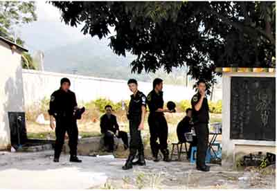 增城市惊险过百名警察携警犬入村！难道派潭镇有暴动？