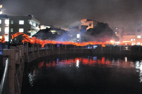 增城市石滩镇"麻车舞火狗",消灾又添财