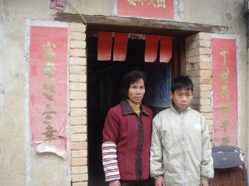 丈夫瘫痪,增城小楼贫困女无悔多年独撑5口家