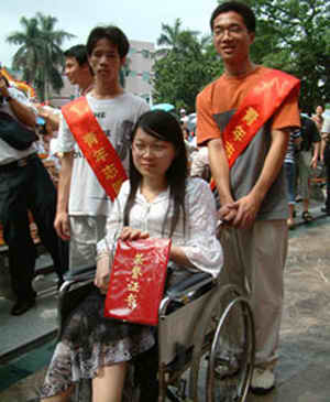 轮椅上飞扬快乐人生的增城林颖旻