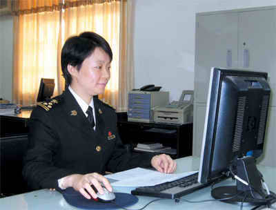 孝老爱亲的增城新塘海关查验科员李铮荣