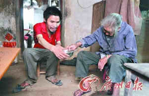 增城市8旬阿婆独力照顾4旬的精神病儿,后事堪忧