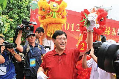 2012年度增城市荔枝文化旅游节开幕 10颗挂绿赠给游客