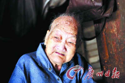 增城小楼98岁老人独居破屋盼儿陪 道尽荔乡孝道冷暖