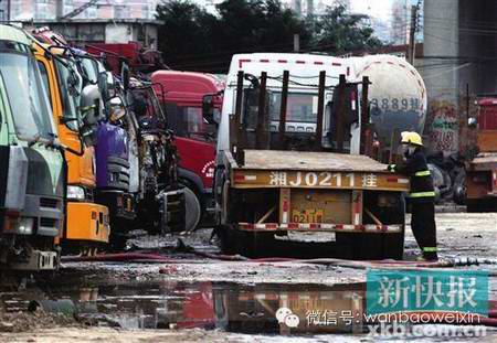 增城市新塘镇南安村 露天停车场油罐车起火爆燃 导致广深铁路封闭120分钟