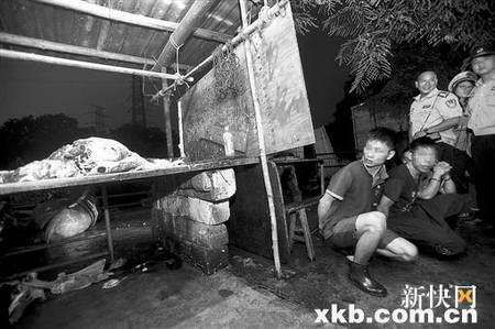 夜赴增城私宰窝点 现场缴获8头牛 抓捕嫌疑人4名 注水牛肉多卖给走鬼夜宵档