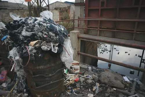 增城区新塘镇的牛仔产业链对环境污染和和水资源浪费触目惊心