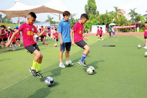 增城区中新镇传承发展足球文化和托起足球梦想 推动全民健身发展