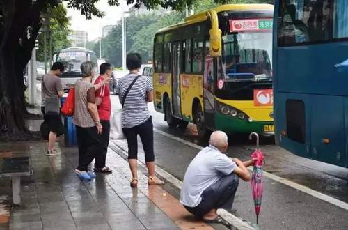 增城公交乱象全剖析:飞站不准时 拒载老人服务态度差 刷羊城通却没优惠