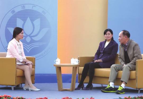 广州市增城区新塘镇蔡明基和刘秀英居委会主任做客“行风月月谈”节目