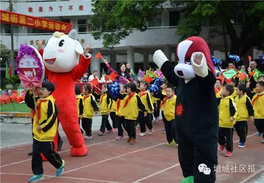 增城校运会兴起“穿越Style”潮流 汉服和卡通人物齐飞 有点搞怪有点呆萌