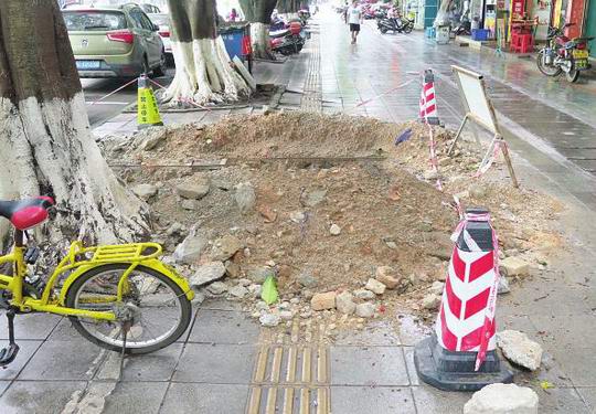 增城区施工大坑成盲道陷阱  “断头”盲道比比皆是 还被机动车完全占用