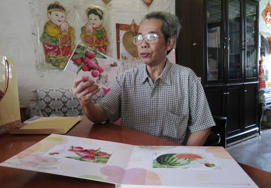 增城区荔城街67岁的“老邮条”郑奀仔 受儿子影响对集邮情有独钟