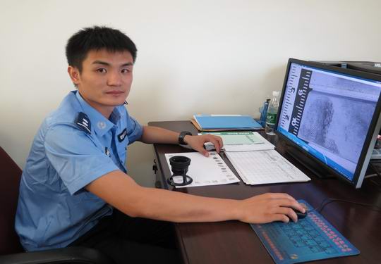 增城区刑警中队指纹比对能手陈鸿宇:凭“死磕”精神协助破案逾500起