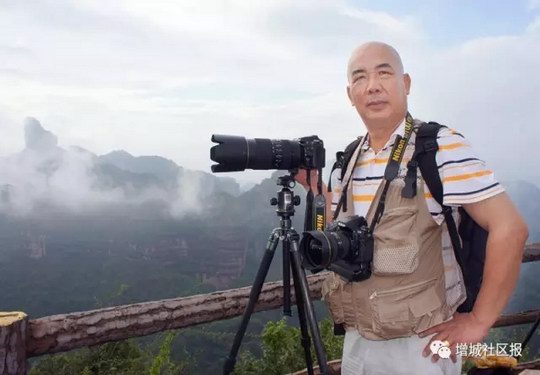 增城区摄影家程飞:40年前开启拍摄生涯 用镜头记录工地同胞日常点滴