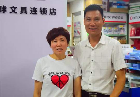 增城区中新镇福和心岭村的钟伟雄:诚信经营文具20载 荔乡街坊情谊比"利"高