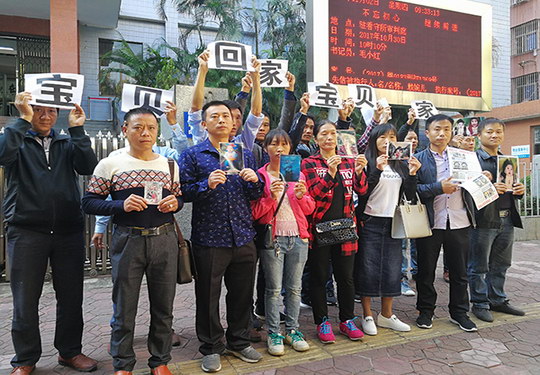 涉拐卖9男童在增城受审 大多卖往紫金县 神秘"梅姨"仍未现身  有家属绝望自杀 ...