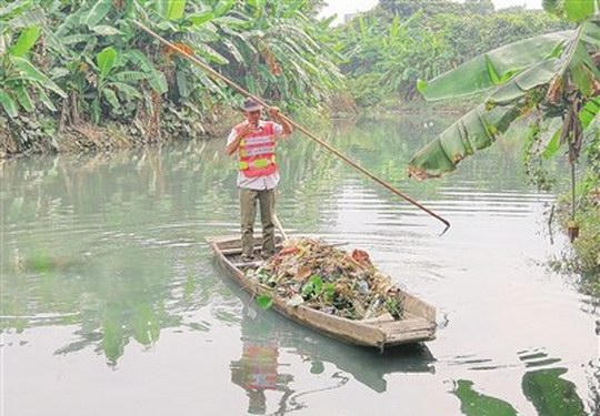 增城区荔城环卫工重点整治"散乱污"场所  营造更干净整洁平安有序的人居环境