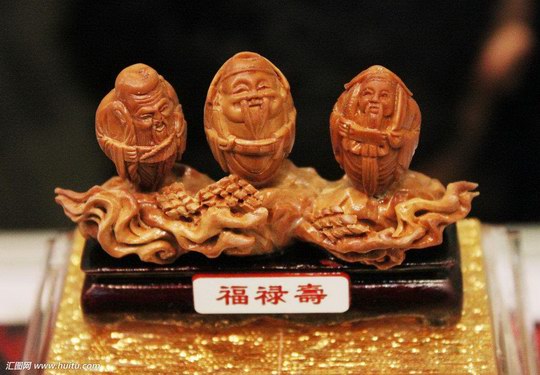 广州市增城区深挖榄雕的文化内涵 加大传承和保护非物质文化遗产的力度