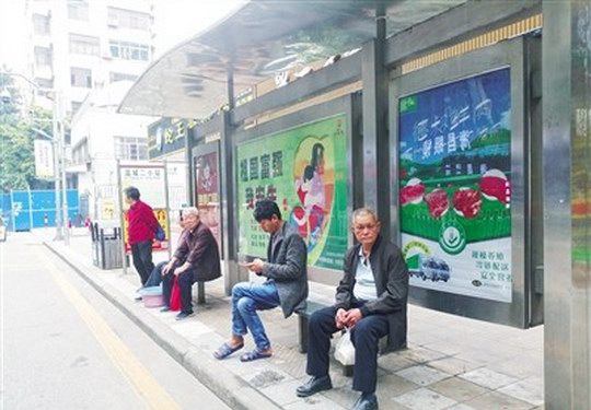 增城区公交站亭实现公益广告全覆盖 组建站亭管养维护队伍 加大宣传自查力度