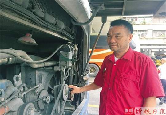 增城二汽公司驾驶员林伟锋 多次紧急送乘客到院救治 义不容辞为货车灭火