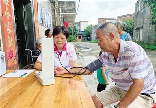 增城区派潭镇汉湖村的健康朋友曹慧珍:扎根基层20年 做村民信赖的好村医