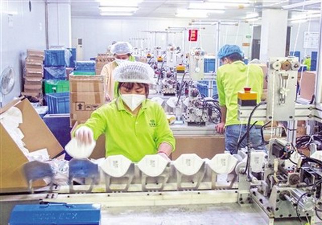 增城区新塘镇的冠桦公司临危受命 复工复产提高产能 日产口罩提高到110万个