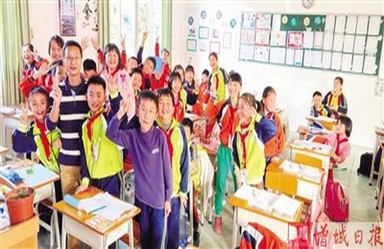 增城区派潭镇中心小学英语老师李国星 坚守教育初心 潜心教书育人