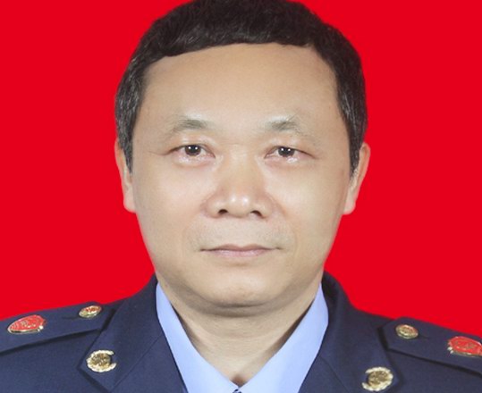 增城区沙埔市场和质量监管所的陈李键 展现"撸起袖子加油干"的老干部背影