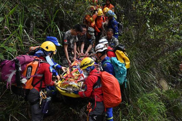 广州驴友在增城区派潭镇友白水寨徒步坠悬崖 救援途中报警人突然失联