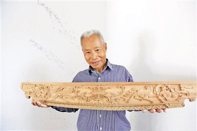 增城传统木雕:何锦祥的匠人精神展示木雕技艺 方寸之间彰显民间手工艺