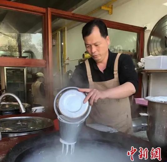 增城正果老街上的粤菜师傅陈冠忠 云吞和濑粉创新厨艺 以美食带动乡村振兴
