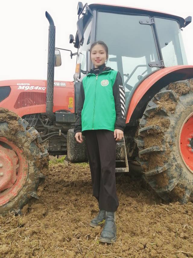 广州市增城石乡农机专业合作社的90后沈燕芬 农机二代美女大学生返乡创业
