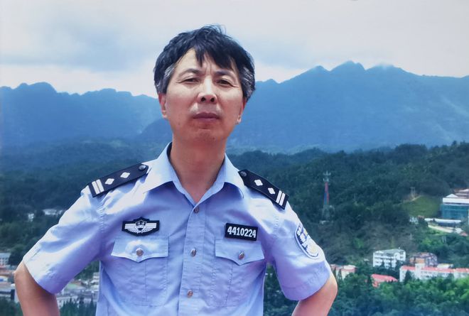 广东省增城强制隔离戒毒所三级高级警长张波澜  37年从警生涯只留清气满乾坤