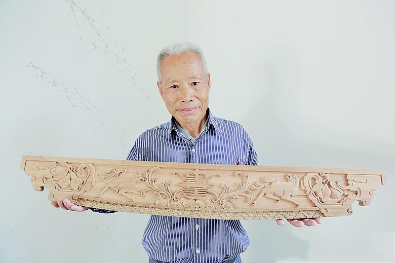 增城区小楼镇非遗文化传承人何锦祥 让民间传统艺术木雕得以保存并传承