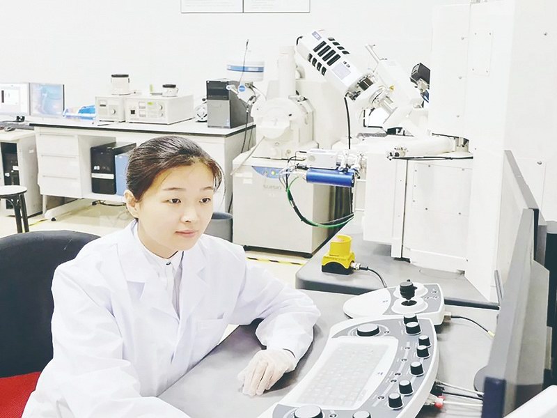 广州市增城区金鉴实验室的方方 以女性特有的专注与韧性 带领团队攻克行业难题